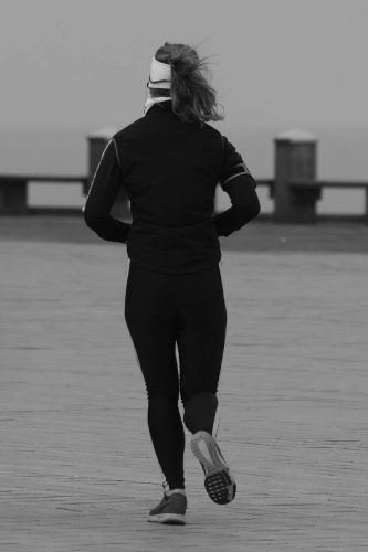 corriendo con frio en invierno